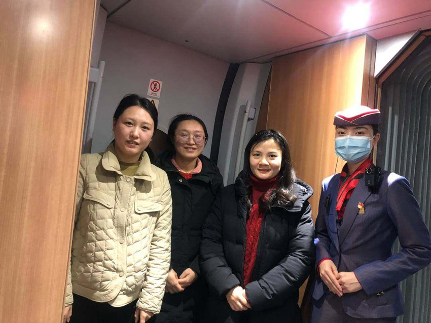 楊琴、張琦、王曉旭（從左到右）。受訪者供圖