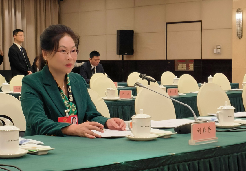 劉春香在人大會(huì)議會(huì)場(chǎng)。受訪者供圖