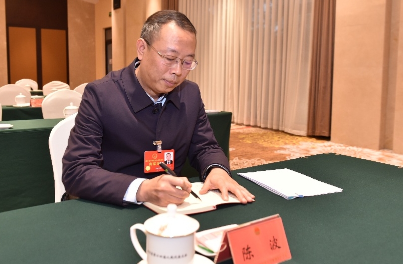 省人大代表陳波：加大對(duì)欠發(fā)達(dá)地區(qū)支持力度要深入開展城市有機(jī)更新工作，實(shí)施縣城“精修細(xì)補(bǔ)十項(xiàng)民生工程”，大力推進(jìn)城市老舊管網(wǎng)更新改造，務(wù)實(shí)推進(jìn)海綿城市建設(shè)。
