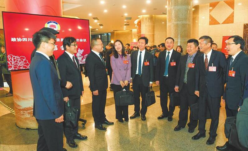省政協(xié)十三屆二次會(huì)議掠影