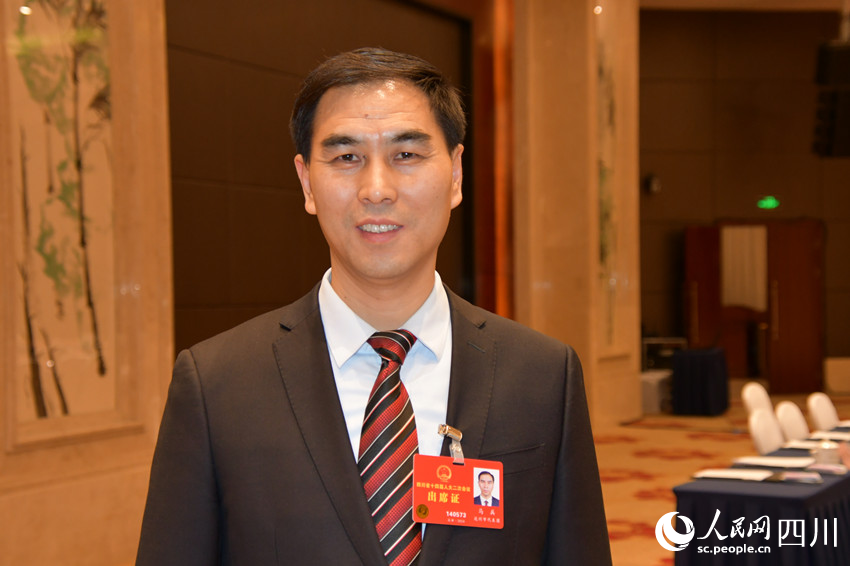 省人大代表、達州市中醫(yī)藥管理局局長馬兵。人民網(wǎng)記者 李平攝