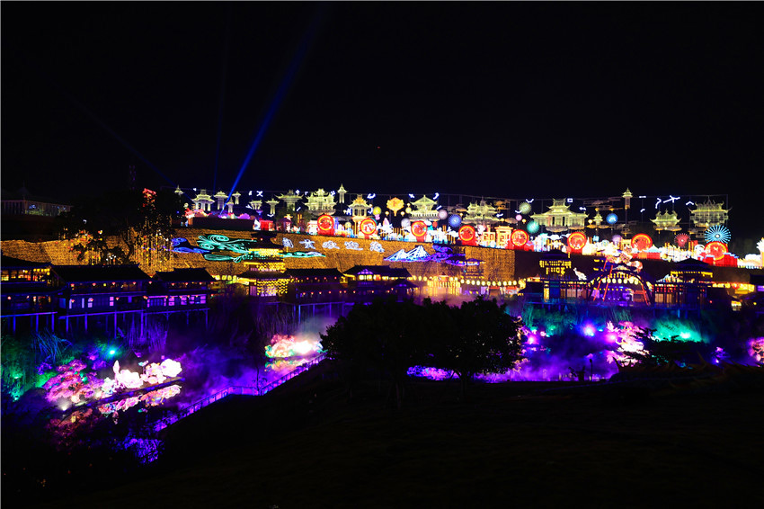 彩燈世界大場景。