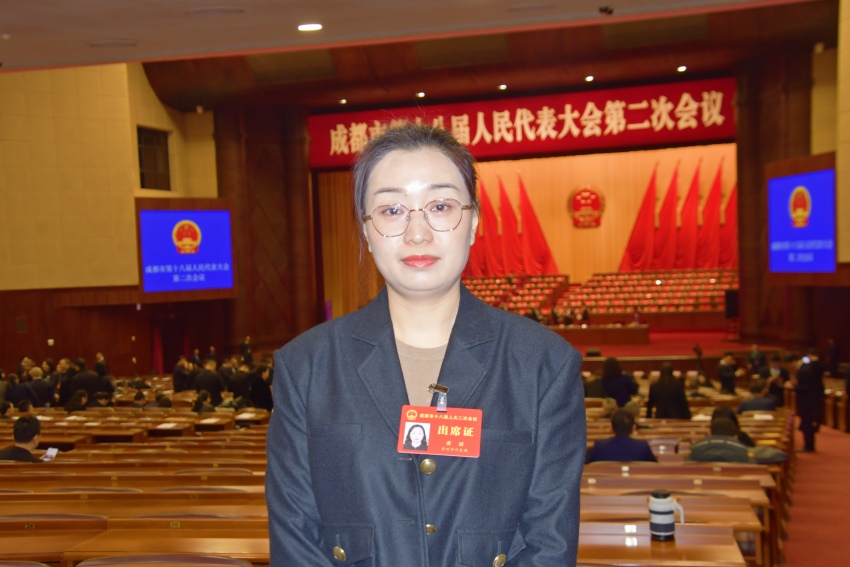 成都市人大代表黃麗。人民網(wǎng)記者 王洪江攝