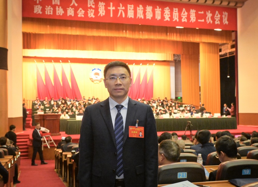 成都市政協(xié)委員、國家電網(wǎng)成都供電公司黨委書記羅亮。受訪者供圖