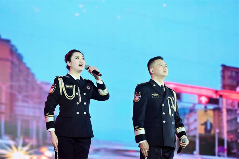 “榮”耀中國節(jié)2024榮縣春節(jié)聯(lián)歡晚會活動現(xiàn)場。主辦方供圖
