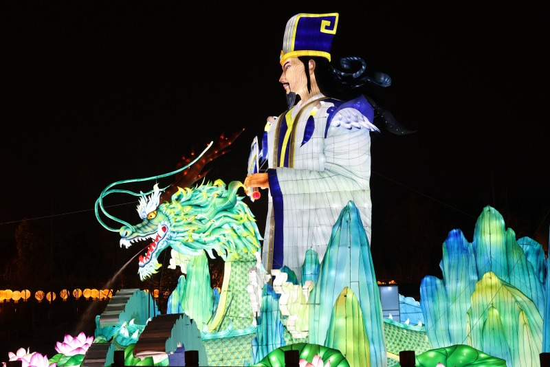 主題燈組“臥龍騰飛”。成都武侯祠博物館供圖