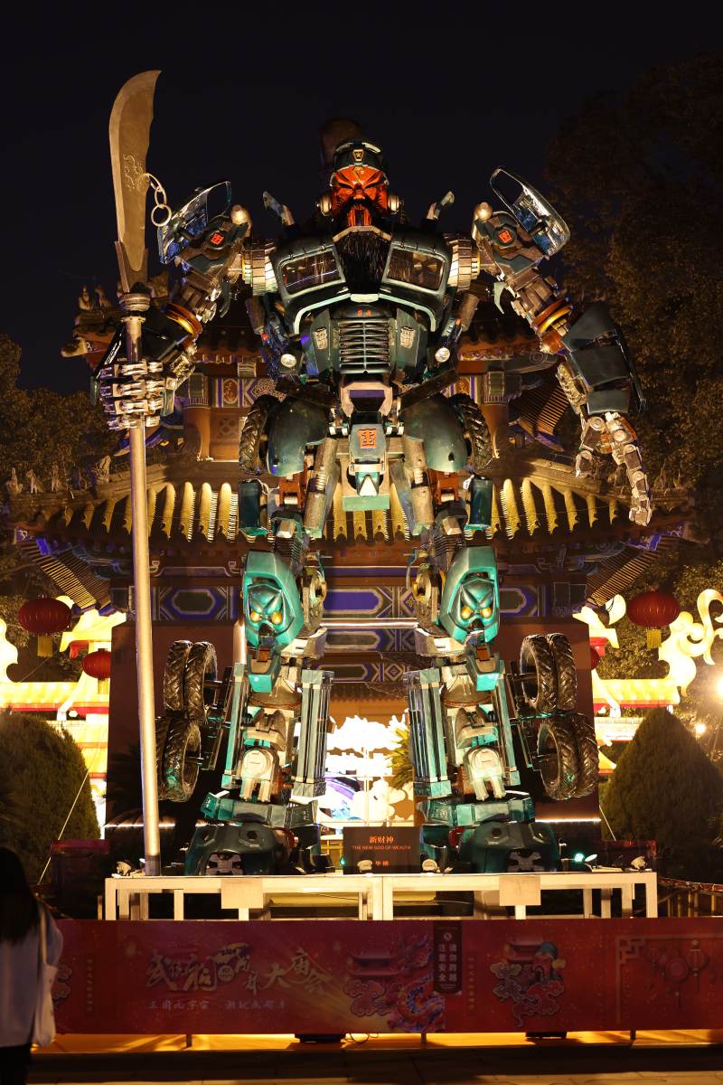 氛圍燈組“機(jī)械關(guān)羽”。成都武侯祠博物館供圖