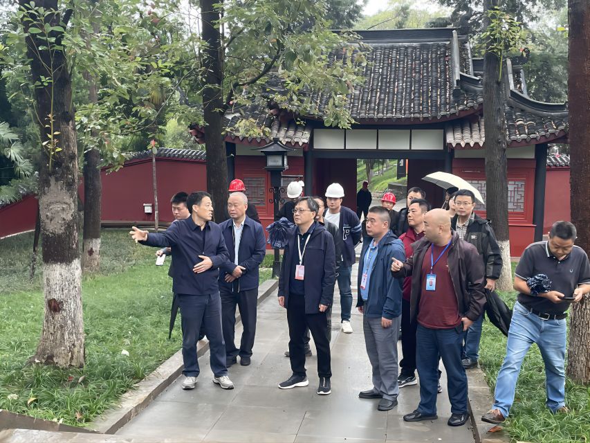 綿陽市民生實事監(jiān)督員督導西山公園文物維修保護項目及古子云亭重建（恢復）建設項目。綿陽市委目標績效辦供圖