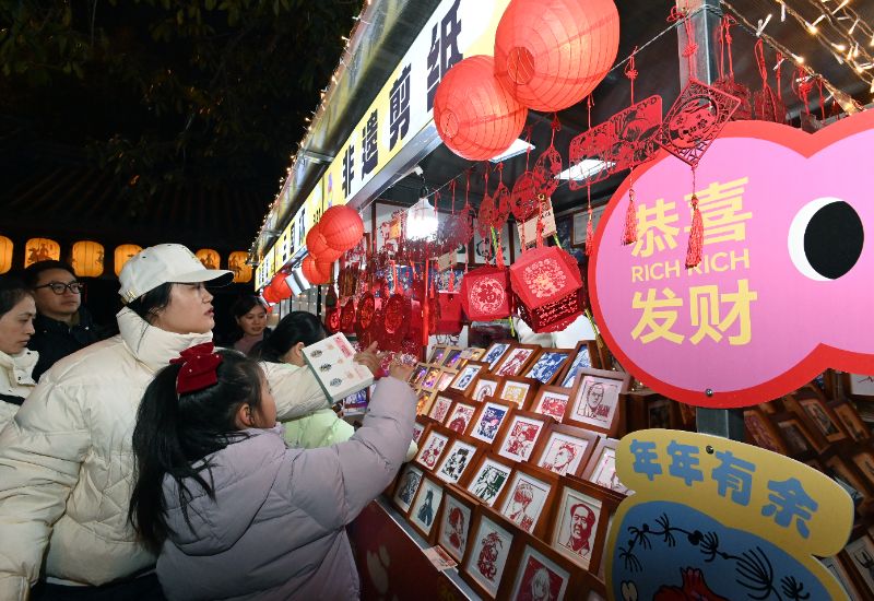 觀眾游園。成都武侯祠博物館供圖