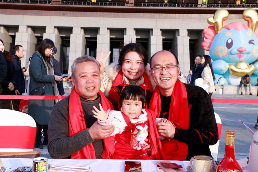 老老少少同歡笑。天府新區(qū)融媒體中心供圖