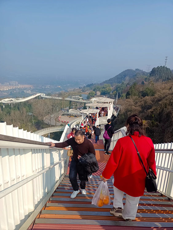 龍泉山森林綠道高空棧道。天府新區(qū)融媒體中心供圖