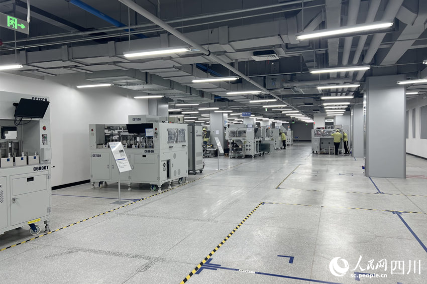 長川科技集成電路封測設(shè)備研發(fā)制造基地生產(chǎn)車間。人民網(wǎng) 趙祖樂攝