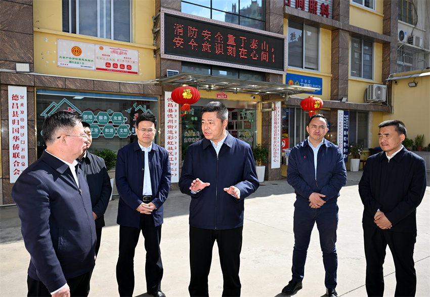 虞平代表：做好“三篇大文章”走出民族地區(qū)高質(zhì)量發(fā)展新路子全國人大代表、四川省涼山州委書記虞平接受了人民網(wǎng)記者專訪。