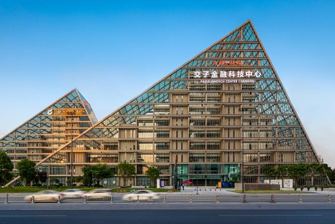 嚴(yán)寶玉代表：為奮力譜寫中國式現(xiàn)代化四川新篇章提供高質(zhì)量金融服務(wù)全國人大代表、中國人民銀行四川省分行黨委書記、行長，國家外匯管理局四川省分局局長嚴(yán)寶玉接受了人民網(wǎng)記者專訪。