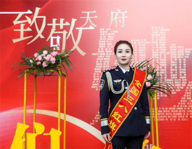 資陽(yáng)市公安局雁江區(qū)分局刑事偵查大隊(duì)教導(dǎo)員、一級(jí)警長(zhǎng)蕭軼。圖片來(lái)源：資陽(yáng)市公安局
