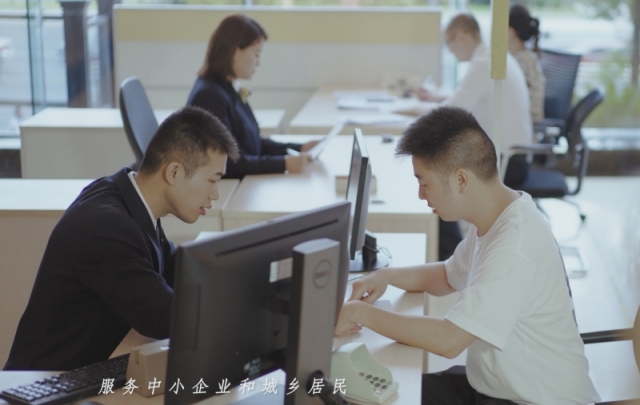 辦理普惠金融服務。四川天府銀行供圖
