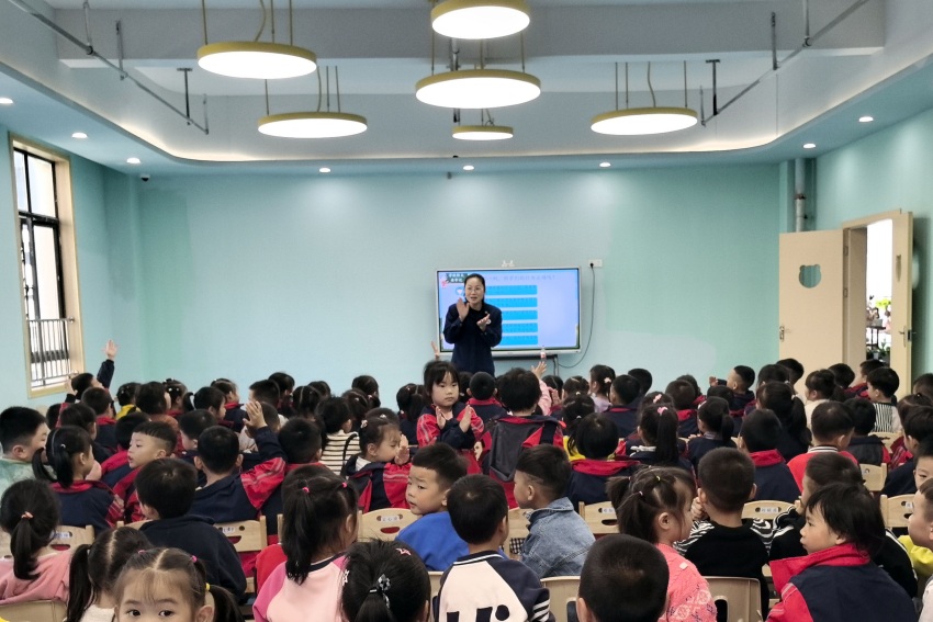 走進(jìn)校園開展消防安全知識(shí)培訓(xùn)。廣安市消防救援支隊(duì)供圖