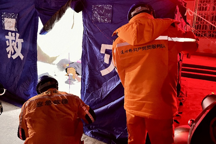 雅江縣城關(guān)第一完全小學(xué)安置點(diǎn)。人民網(wǎng)記者 朱虹攝