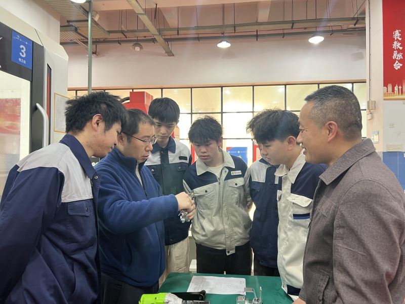 強化優(yōu)質(zhì)辦學(xué)，大力實施“三個工程”。成都技師學(xué)院供圖