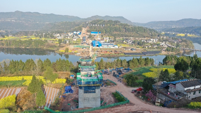 亭子口灌區(qū)觀音寺渡槽施工現(xiàn)場(chǎng)。四川省水利廳供圖