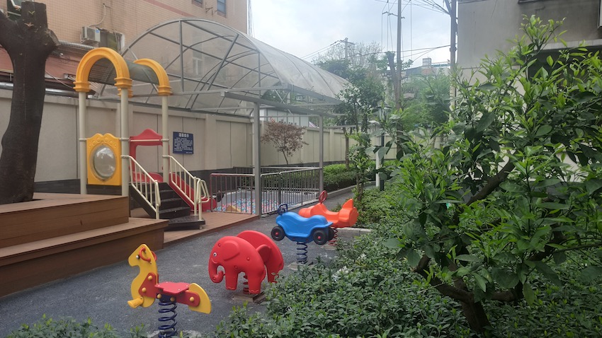 改造后的同馨苑設(shè)置了兒童專屬活動區(qū)域，居民遛娃有了好去處。社區(qū)供圖