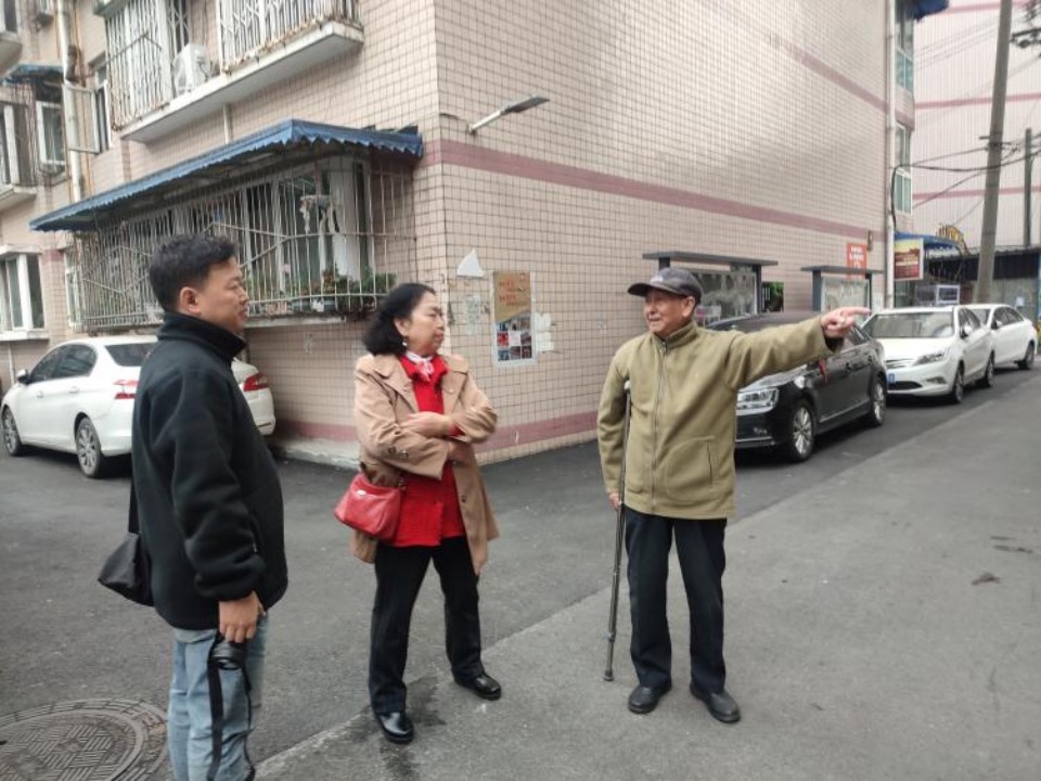 了解居民需求，是同善橋橫街9號院院落自治委員會負(fù)責(zé)人蔣春蓉的日常。社區(qū)供圖
