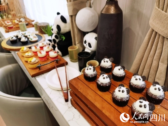 首發(fā)列車(chē)上餐點(diǎn) 人民網(wǎng)記者郭瑩攝