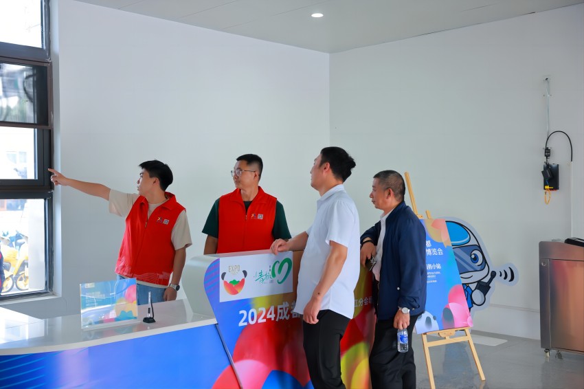 溫江區(qū)19號線黃石地鐵站城市志愿服務(wù)小站。共青團(tuán)成都市委供圖
