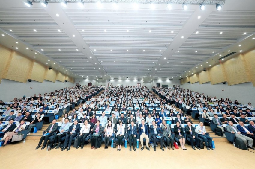 集體合影。電子科技大學供圖