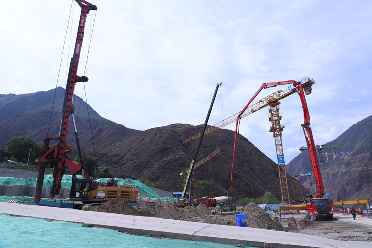設(shè)備作業(yè)。中建深裝西南公司供圖