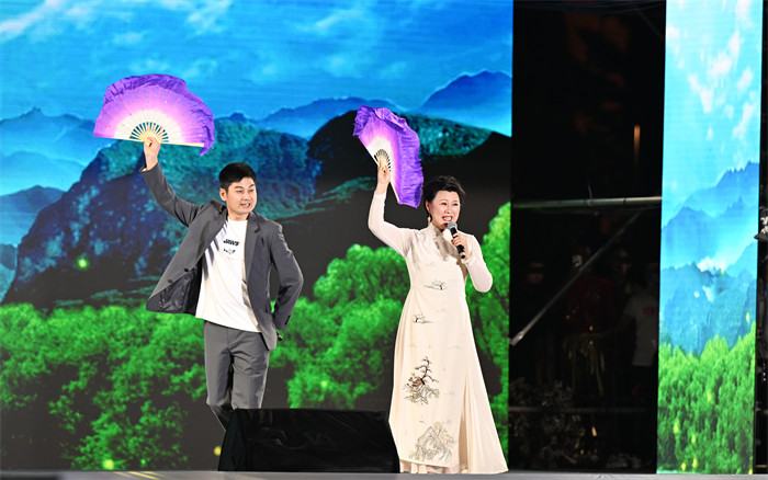 演出現(xiàn)場?？到?jǐn)z