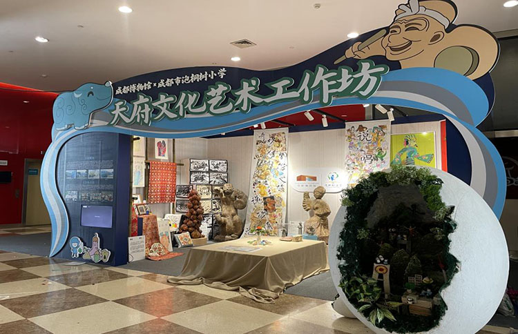 藝術(shù)工作坊展示區(qū)。成都市泡桐樹小學(xué)供圖