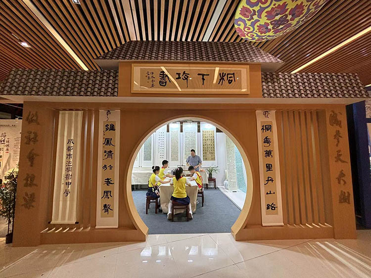 工作坊展示區(qū)。成都市泡桐樹中學供圖