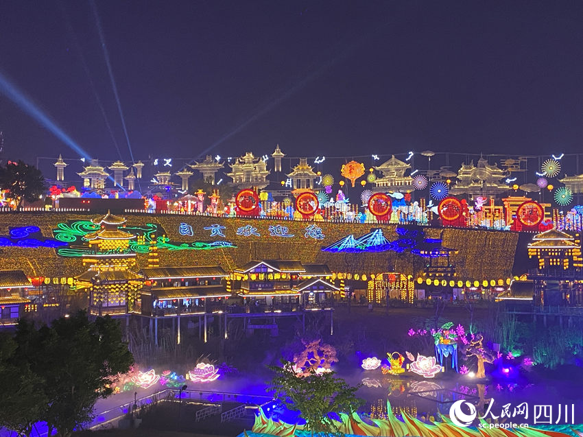 第30屆自貢國際恐龍燈會。人民網(wǎng) 王凡攝