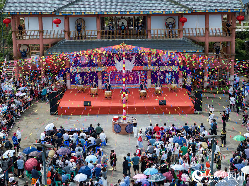 精彩紛呈的節(jié)目。何為攝