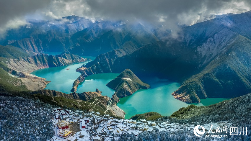 天龍湖雪景。王惟攝