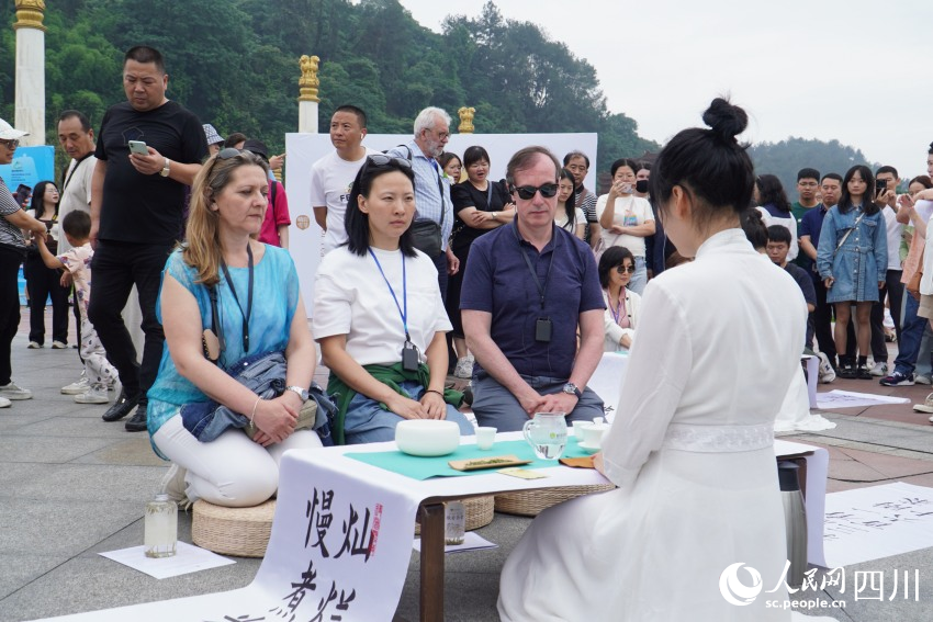 般若茶會(huì)展示。人民網(wǎng) 趙祖樂(lè)攝