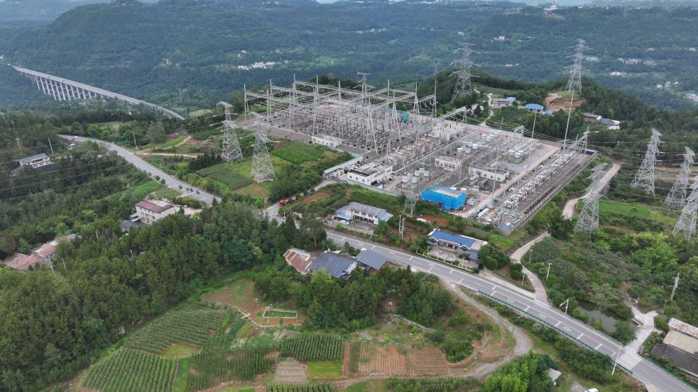 四川巴中500千伏變電站全景。青俊佚攝