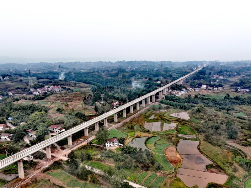 四川鐵建承建的自宜鐵路（四川省首條時(shí)速350km高鐵）ZYZQ-2標(biāo)。四川鐵建供圖
