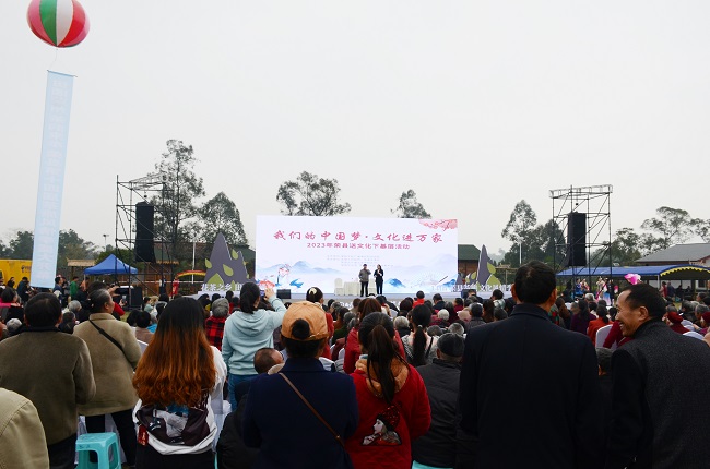 來(lái)牟鎮(zhèn)演出現(xiàn)場(chǎng)。張慶麟供圖