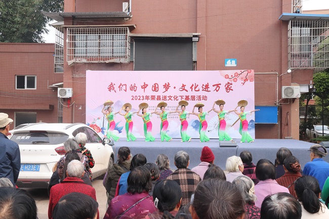 送文化下基層走進(jìn)古文鎮(zhèn)。張慶麟供圖