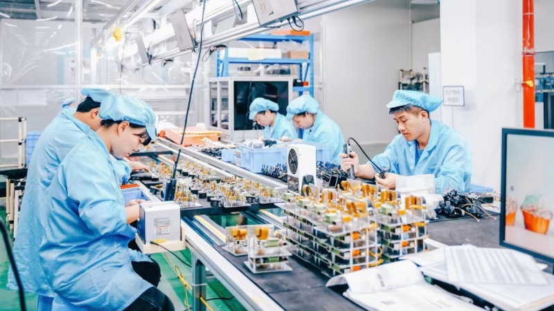 成都產業(yè)集團參與組建的蜂鳥中試平臺生產線。成都產業(yè)集團供圖