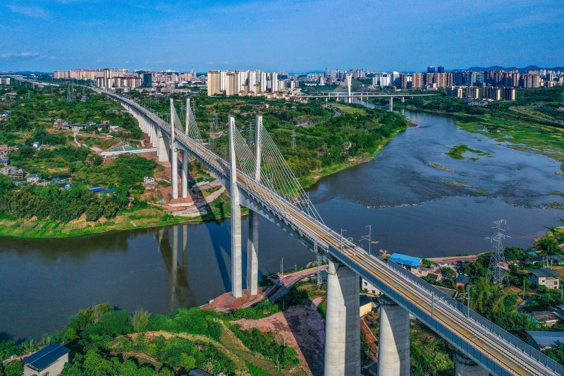 渝昆高鐵沱江特大橋。瀘州日?qǐng)?bào)社記者 牟科攝