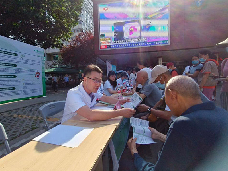組織開展義診活動。四川省腫瘤醫(yī)院供圖
