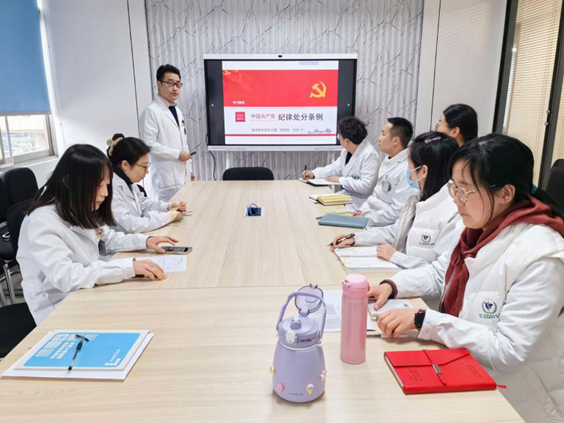 理論學(xué)習(xí)。四川省腫瘤醫(yī)院供圖