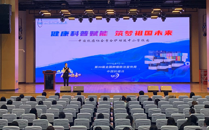 楊慧做科普宣傳。受訪者供圖