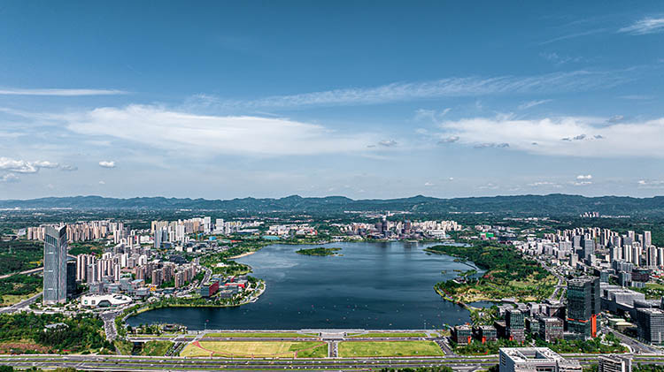 興隆湖。馬驥攝