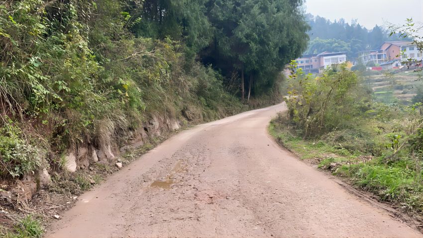 苦竹溪至雙魚湖水庫段道路原貌。通川區(qū)融媒體中心供圖