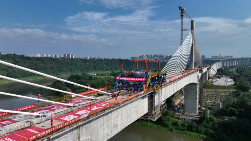 大橋合龍，為2025年項目建成通車奠定基礎(chǔ)。蜀道集團供圖