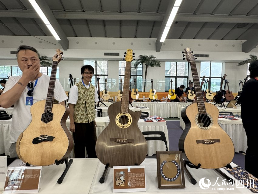 “中國風”吉他。人民網(wǎng) 王凡攝